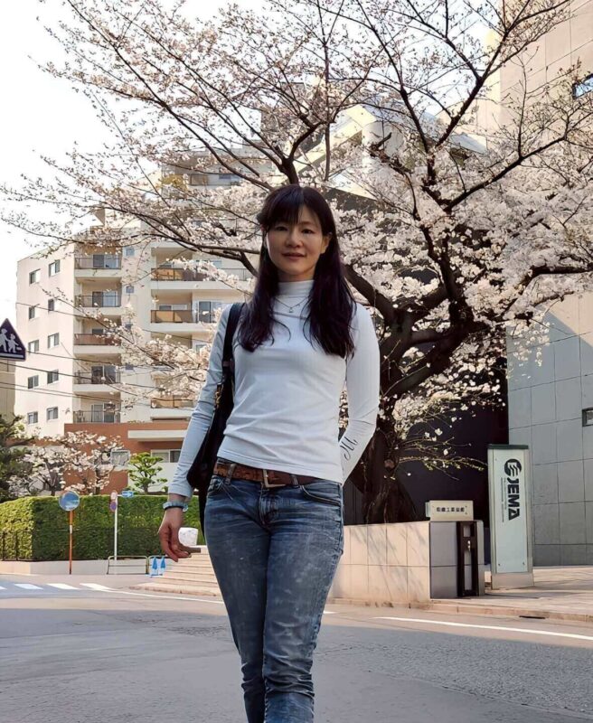 陳怡亨教授親測推薦的商務休閒穿搭術！KOMIA 小立領保暖防曬內搭衣，輕盈親膚、極速排汗，搭配西裝或單穿皆宜，是您出國旅遊多層次穿搭的最佳首選。